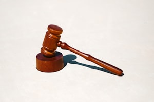 鹿鼎记作者是谁？揭秘金庸的武侠传奇与作品